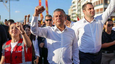 Özgür Özel'in 'Yeni Parti'sinde Geri Sayım Başladı: Adı ve Logosu Ne Olacak?