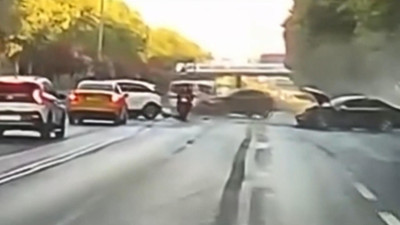 İstanbul'da 5 Araç Birbirine Girdi, Yaralılar Var