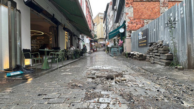 İstanbul'da Sağanak Vurdu: Üsküdar’ın Ünlü Gastronomi Sokağı Göle Döndü
