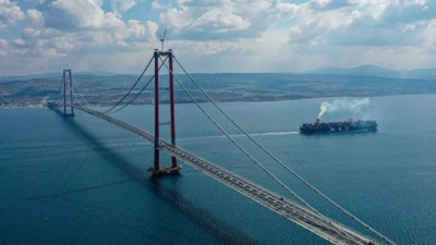 Çanakkale Boğazı'nda Karaya Oturan Gemi Kurtarıldı