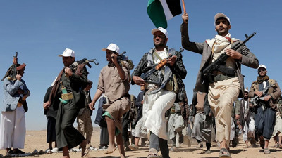 Husiler Suudi Arabistan Gemisini Vurdu