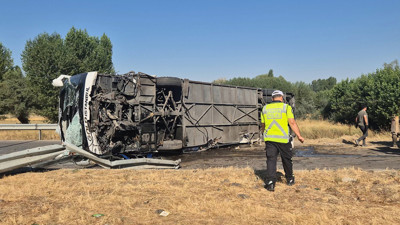 Afyonkarahisar’da Can Pazarı! İstanbul-Antalya Otobüsü Devrildi: 22 Yaralı!