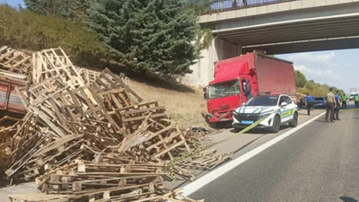 Emniyet Şeridinde Feci Kaza! Bir Ölü, Bir Ağır Yaralı