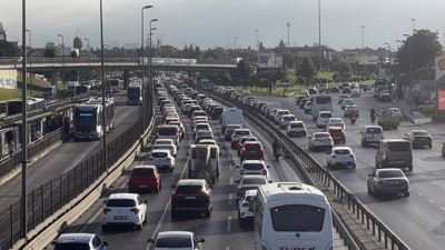 Servisler Yola Çıktı, Megakent Kilitlendi: İstanbul’da 'Uyum Haftası' Trafiği