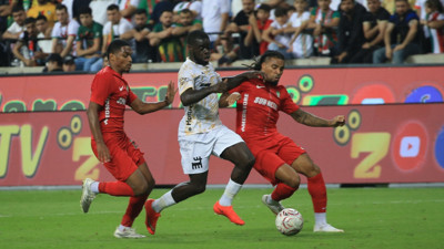 Başakşehir'e Diyarbakır'da Şok, Amedspor Gol Olup Yağdı