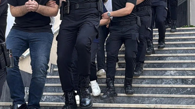 İzmir’de Galericilik Perdesiyle Tefecilik: 7 Kişi Tutuklandı