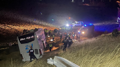 Amasya'da Korkutan Kaza! Otobüs Tarlaya Devrildi, 24 Yaralı