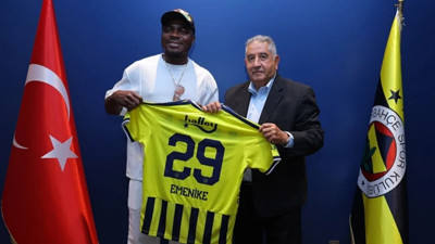 Emenike’den Yıllar Sonra Fenerbahçe Ziyareti: “Biz Bu Kulüpte Kocaman Bir Aileyiz”
