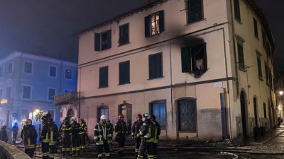 İtalya'da Alevler 3 Katlı Binayı Yuttu! 2 Ölü, 13 Yaralı