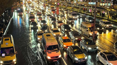 Mesai Çıkışı İstanbul Trafiği Durma Noktasına Geldi
