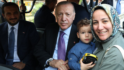 Cumhurbaşkanı Erdoğan’dan Rami Kütüphanesi’ne Sürpriz Ziyaret: AileFest Alanını Gezdi