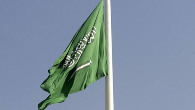 Riyad Havalimanı’nda Füze Dehşeti: Yolcu Uçağı Direkt Hedef Alındı, 3 Ölü!