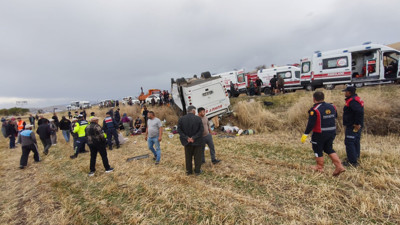 Afyonkarahisar'da Midibüs Devrildi, Onlarca Yaralı Var