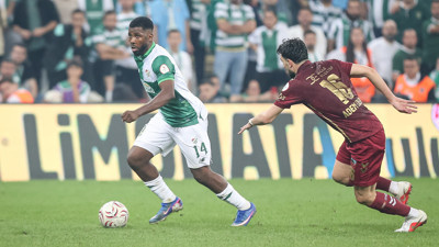 Bursaspor'un Golcüsü Kelechi Iheanacho, Metin Oktay ve Saffet Sancaklı'yı Geride Bırakarak Türk Futbolunda Tarihe Geçti