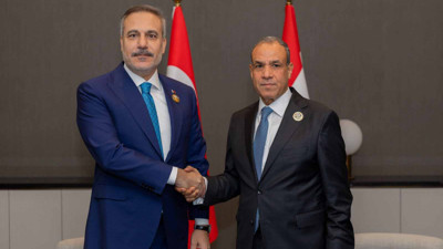 Dışişleri Bakanı Hakan Fidan’dan Bağdat’ta Diplomasi Trafiği! Mısırlı Mevkidaşıyla Görüştü