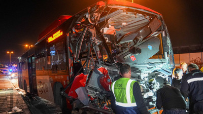 Başkentte Belediye Otobüsü Üst Geçide Çarptı! 24 Yaralı