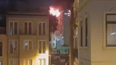 Beyoğlu'nda 6 Katlı Apartmanda Korkutan Yangın