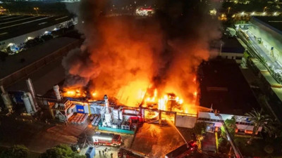 Manisa'da Akü Fabrikasında Korkutan Yangın