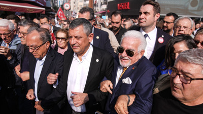 Özgür Özel'den Gazetecilerin Eylemine Destek
