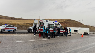 Kırıkkale'de İşçi Servisi Devrildi, 14 Kişi Yaralandı