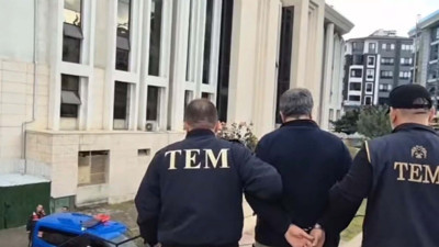 Balıkesir'de Sosyal Medyadan Türk Bayrağı ve Atatürk'e Hakaret Eden Öğretmen Tutuklandı