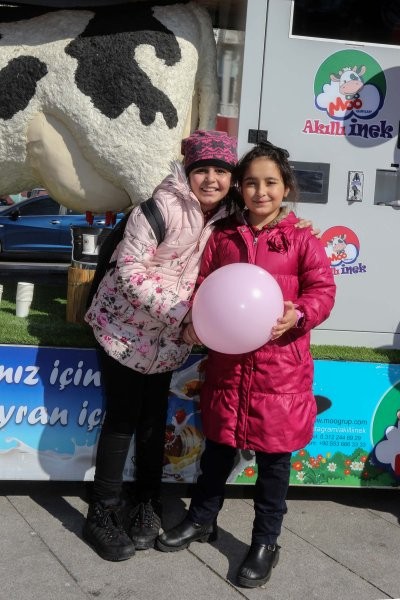 'Akıllı İnek' çocukların ilgi odağı oldu - Resim: 4