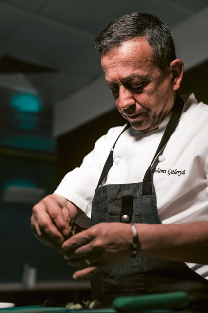Instagramlanabilir Tabaklar mı, Lezzet Mirası mı? Executive Şef Selami G&uuml;leryiz Gastronominin 'Kara Kutusunu' A&ccedil;ıyor - Resim : 3