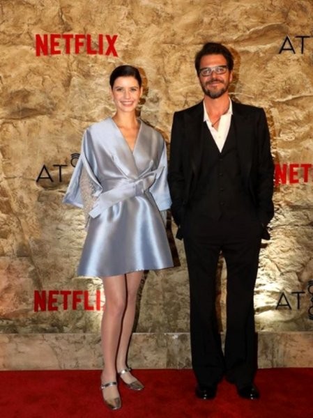 Beren Saat ve Kenan Doğulu'nun bakışması geceye damga vurdu - Resim: 2