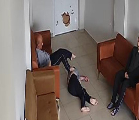 Engelli Bakım Merkezinde Kan Donduran Görüntüler! 3 Kişinin Kilitlendiği Odada Şiddet Kamerada - Resim : 2