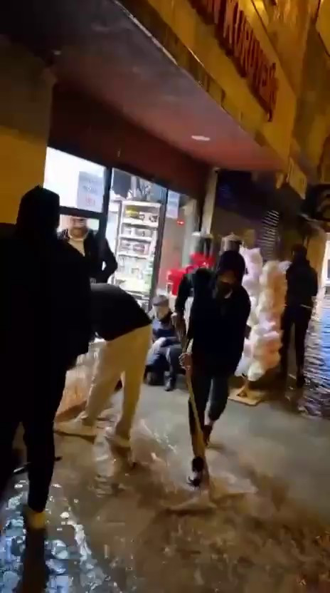 Hatay, Mardin, Diyarbakır... Sağanak Yağış Üç İli Teslim Aldı, Hayat Durdu - Resim : 2