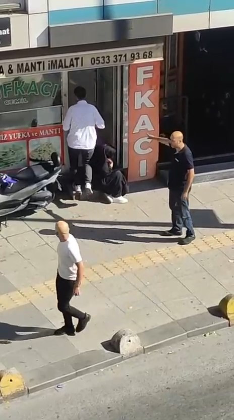 Gaziosmanpaşa'da Dehşet Anları: Sığındığı Yufkacıda Vurulan Kadın Hayatını Kaybetti - Resim : 2