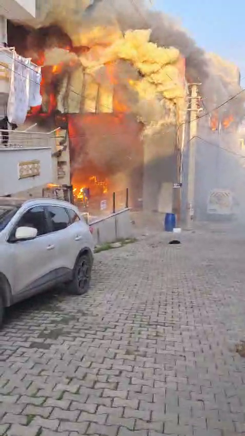 Kocaeli'de Facia! Parfüm Deposundaki Yangında 6 Kişi Öldü - Resim : 1