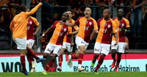 Galatasaray'ın şampiyon olduğu Başakşehir maçından kareler