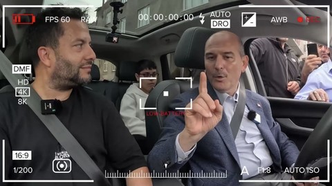 Soylu, telefonundaki uygulamayla 'şov yaptı': Kimin kim olduğunu saniyeler içinde gösteriyor