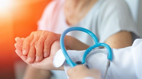 Osteoporoz: İleri yaşta yatağa bağımlı olmamak için tedavi önem taşıyor