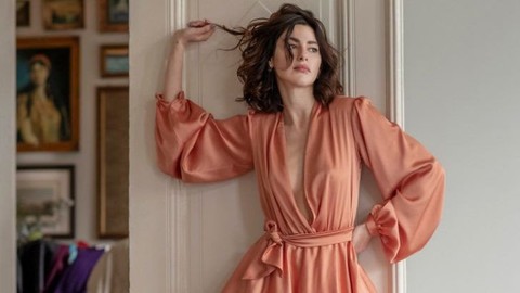 Nesrin Cavadzade'nin sigara ile verdiği poz olay oldu