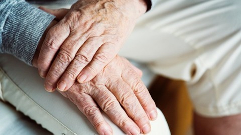 65 yaş üstü vatandaşlara sokağa çıkma yasağı tartışması sürüyor! İmza kampanyası başlatıldı