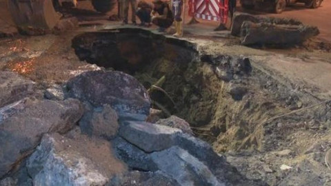 Aksaray'da yol çöktü