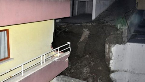 Başkentte toprak kayması! Binalar tahliye edildi