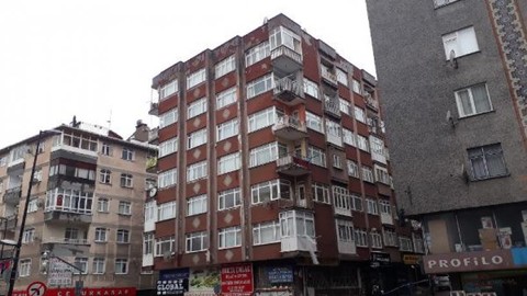 7 katlı binada yıkılma tehlikesi! Alarma geçtiler