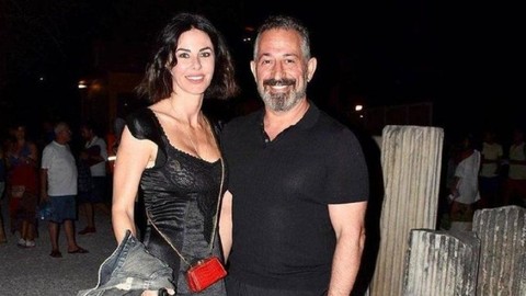 Cem Yılmaz, aşk sorusuna verdiği cevap ile Defne Samyeli'ye jest yaptı