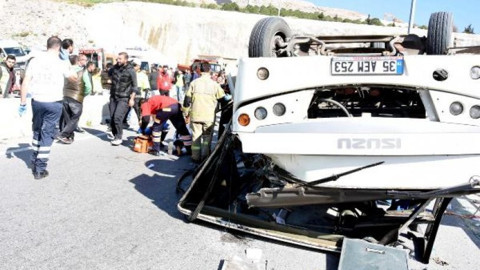 Down Sendromlu çocukları taşıyan araç takla attı