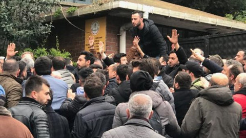 Üsküdar'da seçim kurulu önünden korkutan haber! Polis havaya ateş açtı