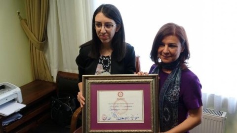 Elif Köse mazbatasını aldı