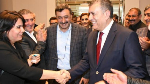 Esenyurt Belediye Başkanı CHP'li Bozkurt mazbatasını aldı