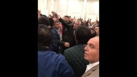 İşte AKP ve MHP'lilerin Maltepe'de sayım alanında olayları başlatma anı...