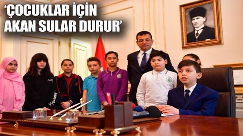 Ekrem İmamoğlu koltuğunu Halil Efe'ye devretti