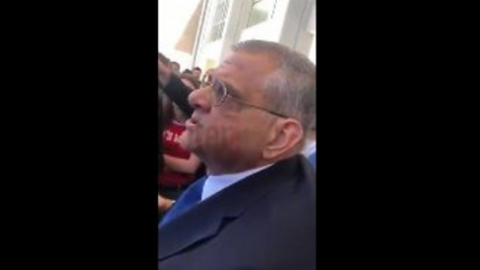 Rektör, zamlara isyan eden öğrencilerin üzerine yürüdü