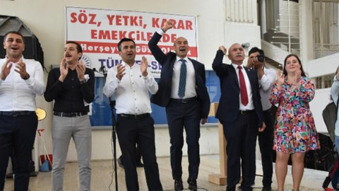İzmir'de sendikanın sözleşme yetkisine Tunç Soyer'den danslı kutlama