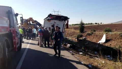 Afyonkarahisar'da yolcu otobüsü devrildi: Ölü ve yaralılar var